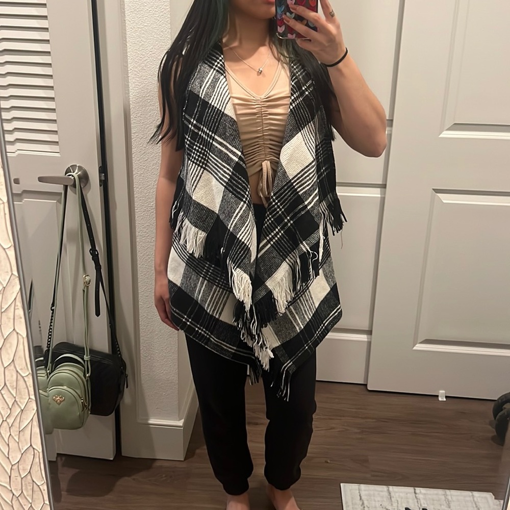 Sleeveless cardigan sweater